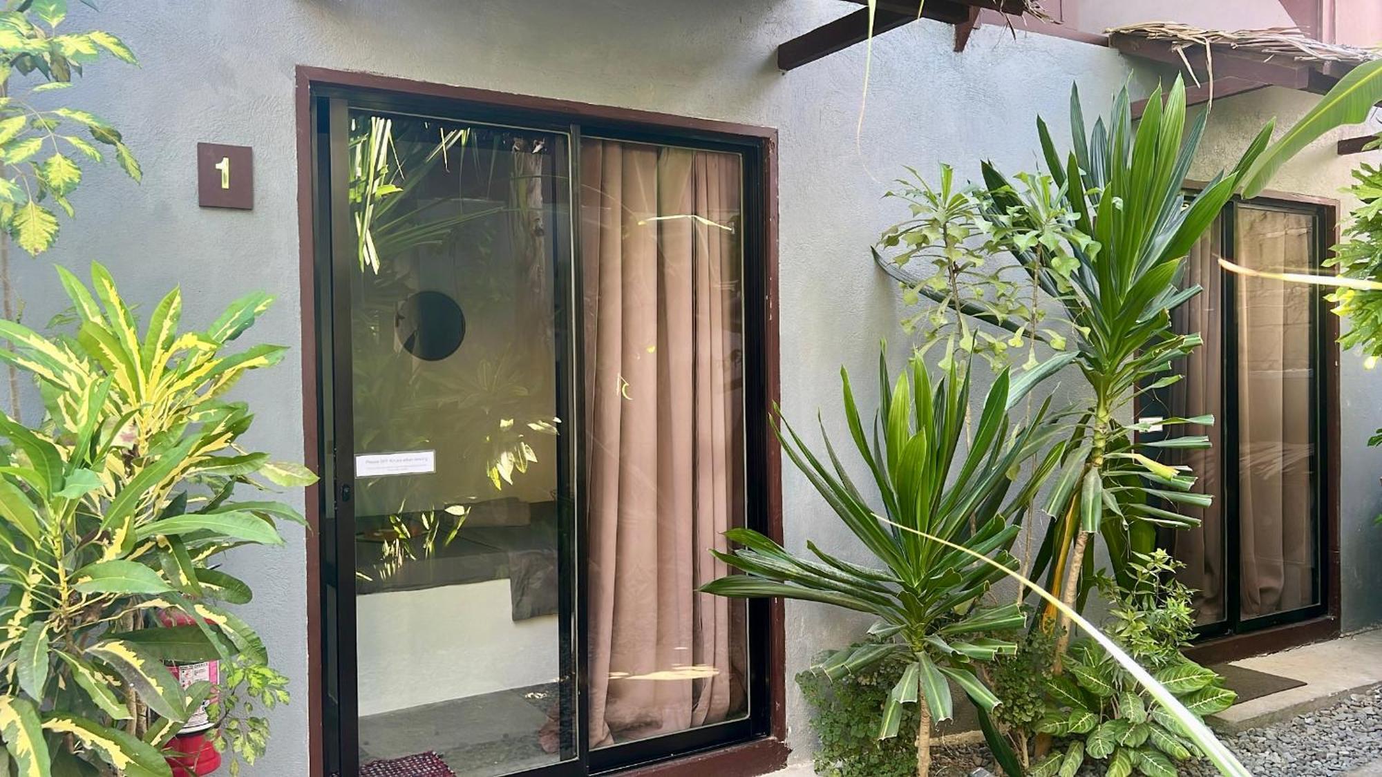 Yay Lodge Siargao, Private Room 1 With Ac & Hot Shower And Fast Starlink Wifi 제너럴 루나 외부 사진