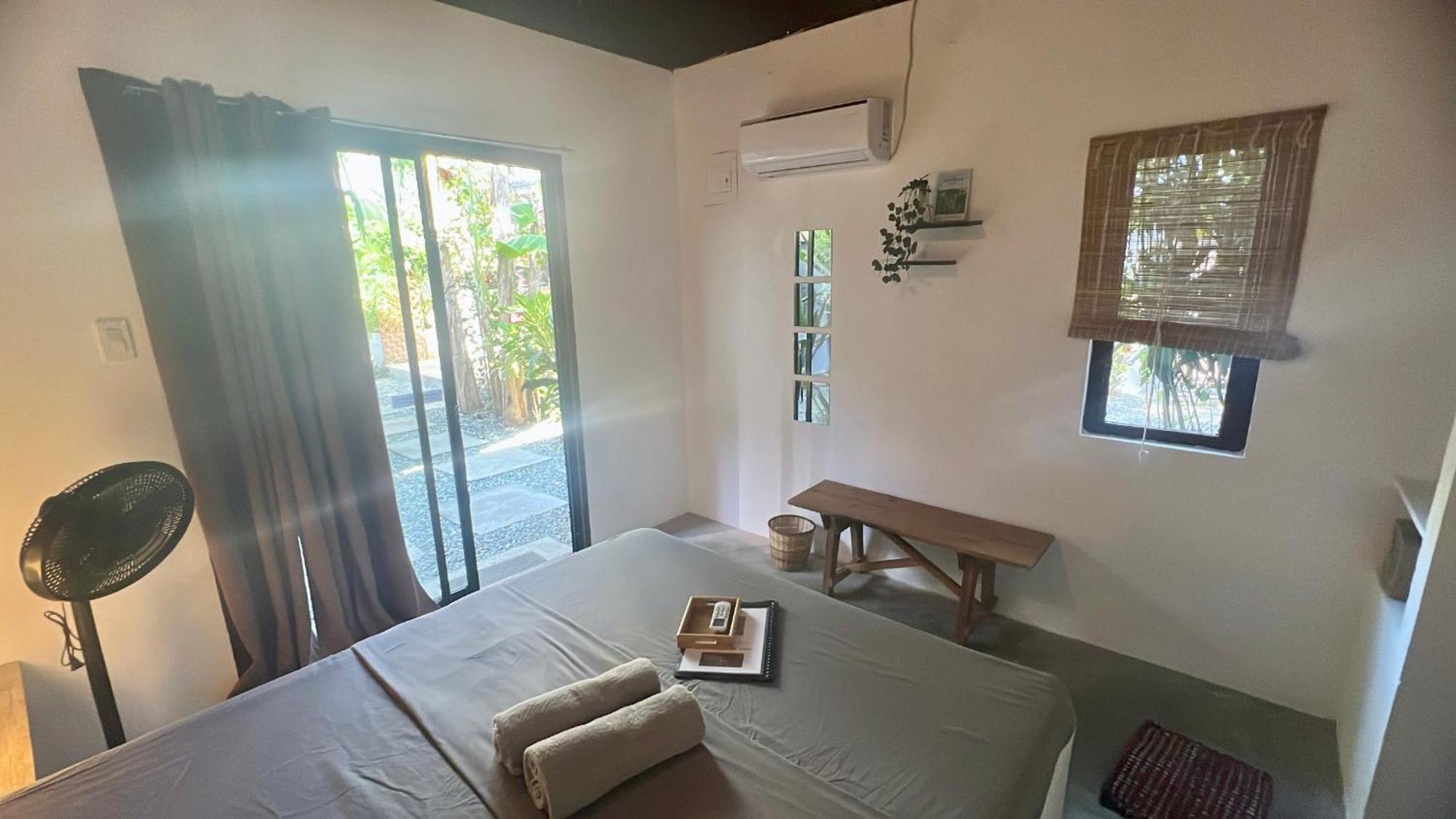 Yay Lodge Siargao, Private Room 1 With Ac & Hot Shower And Fast Starlink Wifi 제너럴 루나 외부 사진
